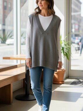 stradivarius Gray V-Neck Knit Tank Top